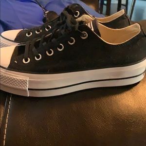 Brand new converse platforms size 8 never worn